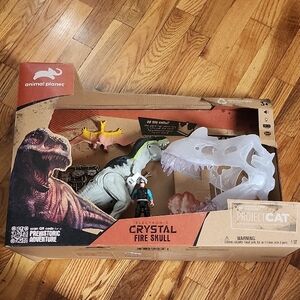 Animal Planet Electronic Crystal Fire Skull Dinosaur Playset - White & Green